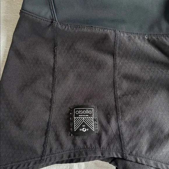 oiselle Roga Shorts Black 8 - Picture 8 of 8